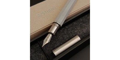 139. 22Studio Seven Stone 七邊系列水泥筆桿墨水筆(淺灰) M  nib